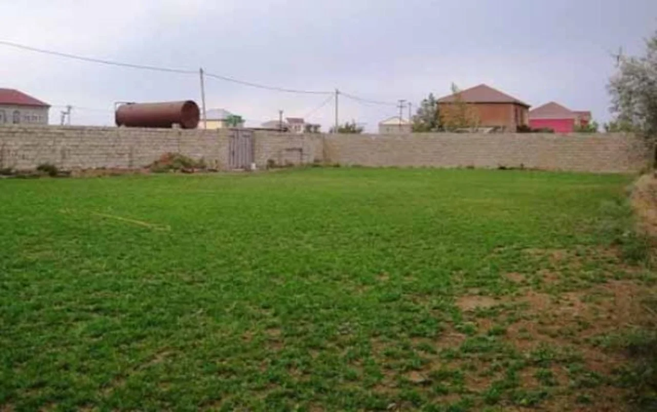 3 sot torpaq sahəsi, Ucar